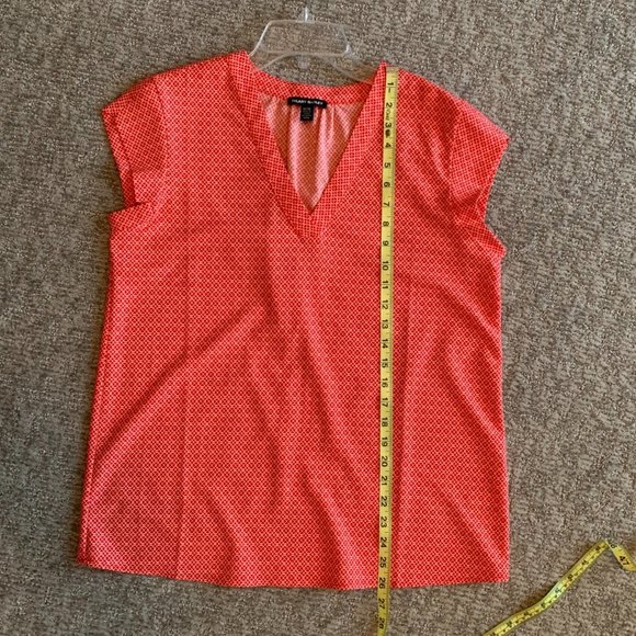NWOT HILARY RADLEY Red Geometric Print Blouse Cap Sleeve V-Neck - Size Medium - Picture 8 of 8